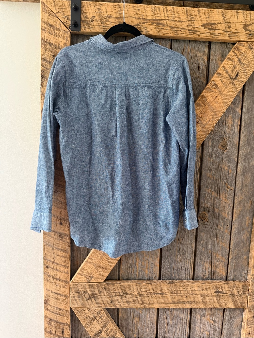 GAP Women Blue Chambray Long Sleeves Button-Down Shirt - Size S - Picture 3 of 4